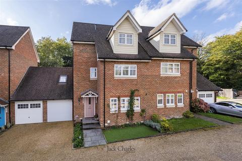 4 bedroom semi-detached house for sale, Oakhurst Park Gardens, Hildenborough, Tonbridge