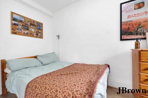 1 bedroom flat for sale, Gibson Close, London, E1