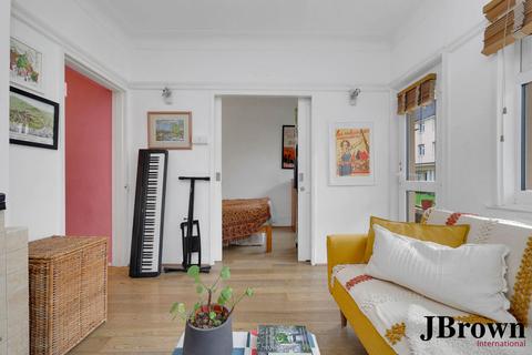 15 Gibson Close, London, E1 4JT