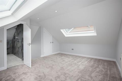 4 bedroom detached house for sale, Shadwell Lane, Leeds LS17