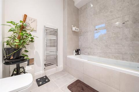 Flat 2, 29 Bramshot Avenue, London, SE7 7HY