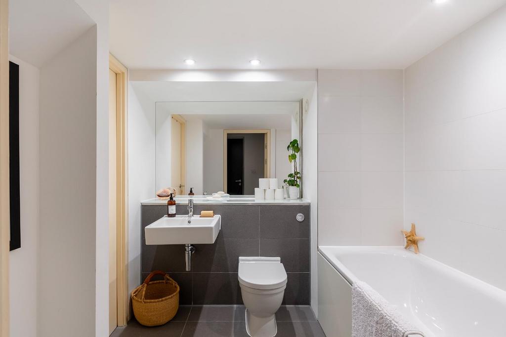 2 L1 S0 BH - Bathroom E.jpg