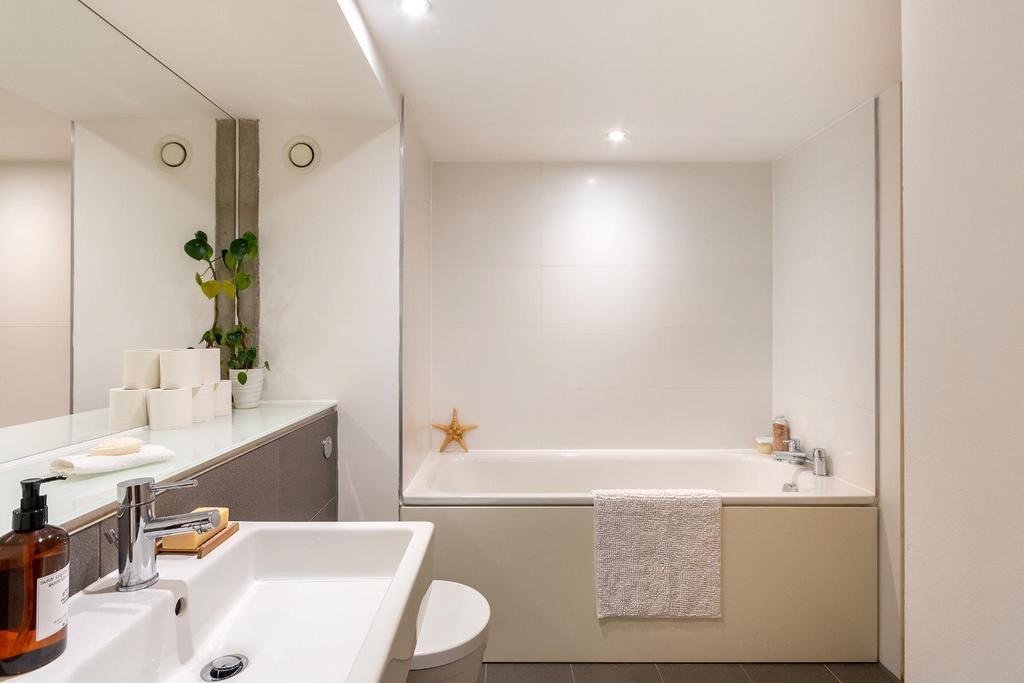 2 L1 S0 BH - Bathroom B.jpg