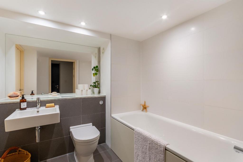 2 L1 S0 BH - Bathroom C.jpg