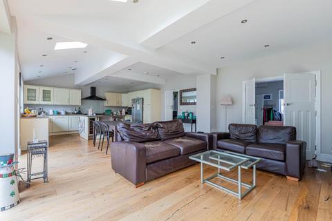 3 Baron Close, Penarth, CF64 3UF