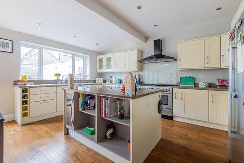 3 Baron Close, Penarth, CF64 3UF