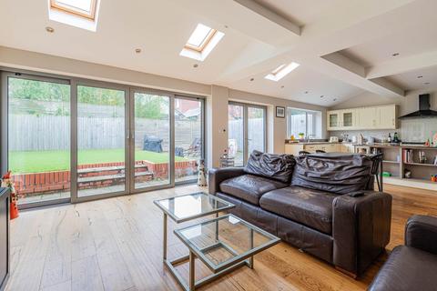3 Baron Close, Penarth, CF64 3UF