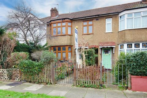 3 bedroom terraced house for sale, Sandringham Close, Enfield