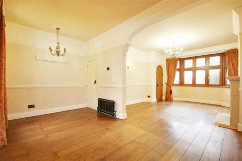 3 bedroom terraced house for sale, Sandringham Close, Enfield