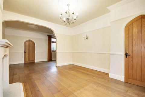 3 bedroom terraced house for sale, Sandringham Close, Enfield