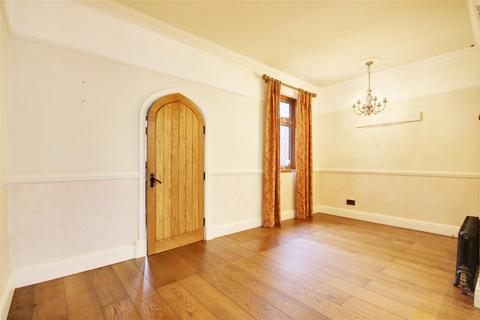 3 bedroom terraced house for sale, Sandringham Close, Enfield