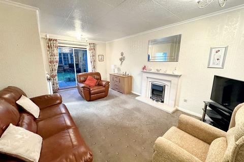 3 bedroom terraced house for sale, Cambeck Close, Whitefield, M45