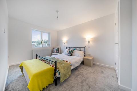 32 Brambley Crescent, Folkestone, CT20 3PU