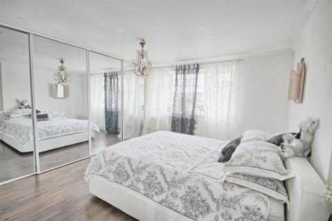 14 Chiltern Close, Ware, SG12 0RN