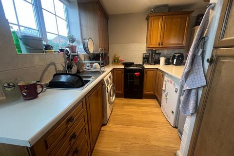 2 bedroom end of terrace house to rent, Kings Close, Otley