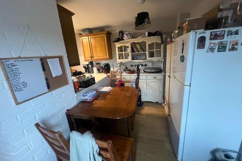 2 bedroom end of terrace house to rent, Kings Close, Otley