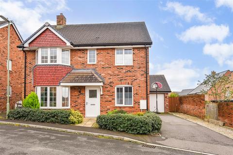 4 bedroom detached house for sale, Spindle Close, Andover