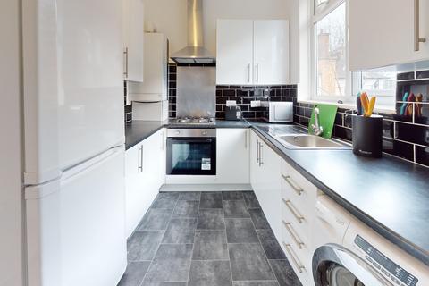 4 bedroom maisonette to rent, Parfrey Street, London W6