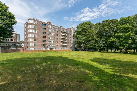 2 bedroom flat for sale, Moor Court, Westfield, Gosforth, Newcastle upon Tyne
