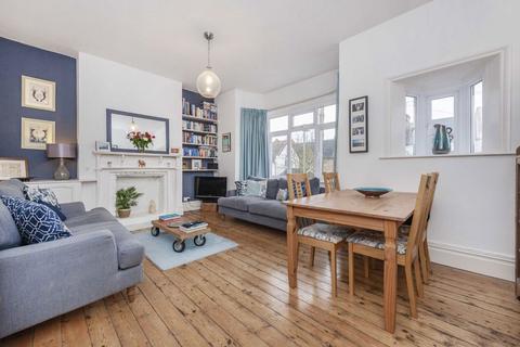 2 bedroom flat for sale, Moring Road, London SW17