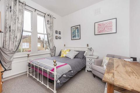 2 bedroom flat for sale, Moring Road, London SW17