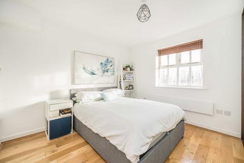 2 bedroom flat for sale, Macmillan Way, London SW17