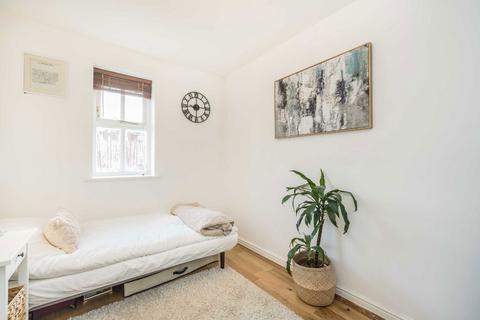 2 bedroom flat for sale, Macmillan Way, London SW17