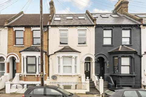 3 bedroom flat for sale, Khama Road, London SW17