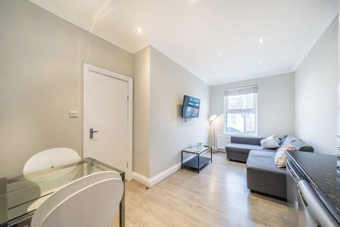 3 bedroom flat for sale, Khama Road, London SW17