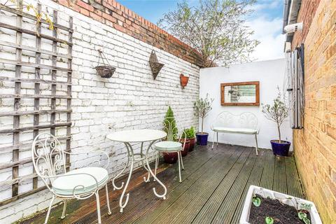 1 bedroom flat for sale, Blegborough Road, Furzedown, SW16