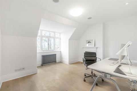 2 bedroom flat for sale, West Hill, London