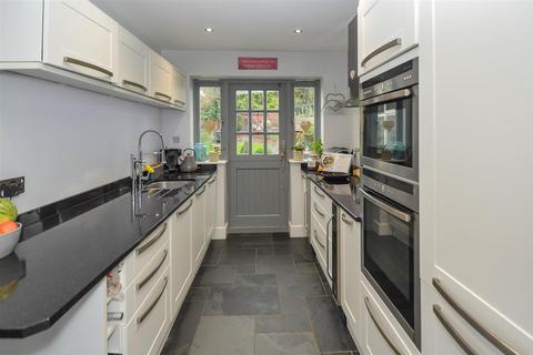 4 bedroom semi-detached house for sale, Downsland Drive, Brentwood