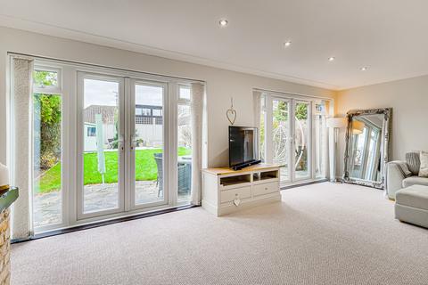 4 bedroom detached house for sale, Fairfield Gardens, Leigh-on-sea, SS9