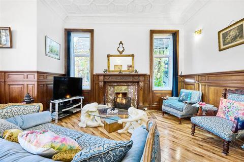 4 bedroom flat for sale, Putney Hill, London