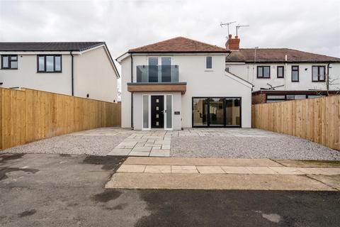 4 bedroom semi-detached house for sale, Harrogate Road, Leeds LS17