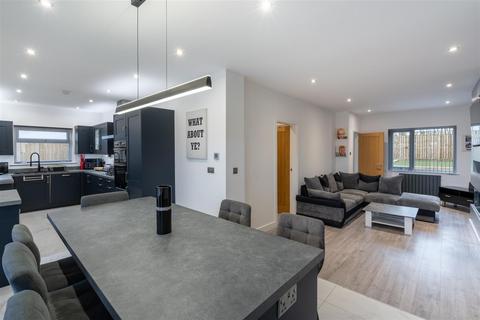 4 bedroom semi-detached house for sale, Harrogate Road, Leeds LS17