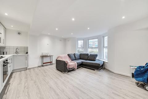 3 bedroom apartment for sale, Eglinton Hill, London