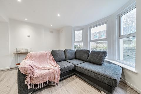 3 bedroom apartment for sale, Eglinton Hill, London