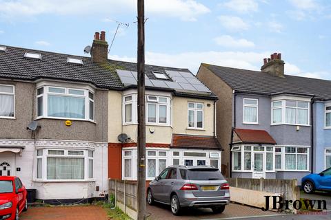 4 bedroom end of terrace house for sale, Wainfleet Avenue, Romford, Essex, RM5