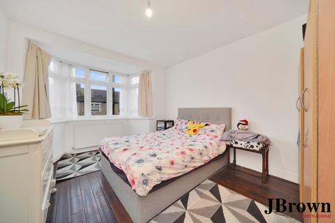 4 bedroom end of terrace house for sale, Wainfleet Avenue, Romford, Essex, RM5