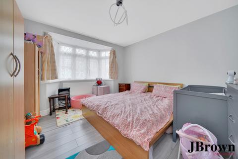7 Wainfleet Avenue, Romford, RM5 3BX
