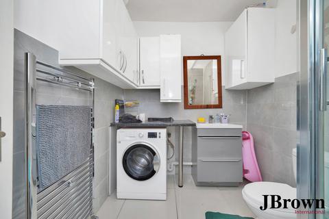 7 Wainfleet Avenue, Romford, RM5 3BX