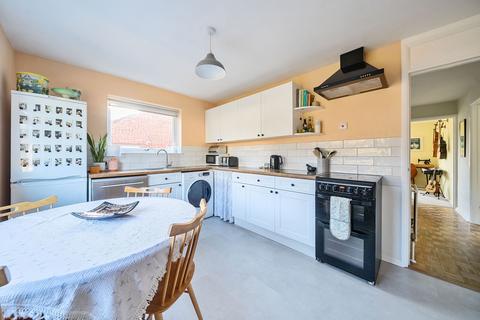2 bedroom flat for sale, Lion Lane, Haslemere, GU27