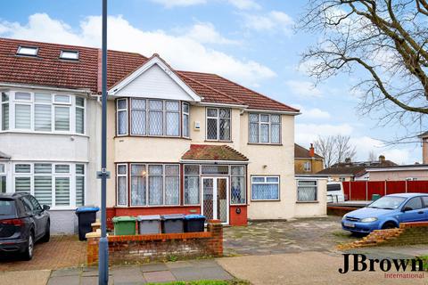 5 bedroom end of terrace house for sale, North Way, London, NW9