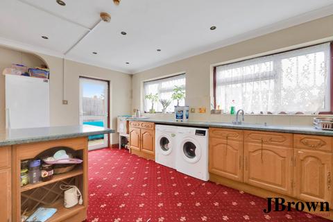 5 bedroom end of terrace house for sale, North Way, London, NW9