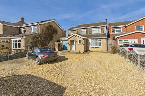 4 bedroom detached house for sale, Sandringham Drive, Downham Market PE38