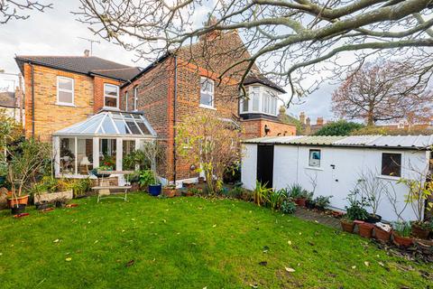 4 bedroom semi-detached house for sale, Station Road, Leigh-on-sea, SS9