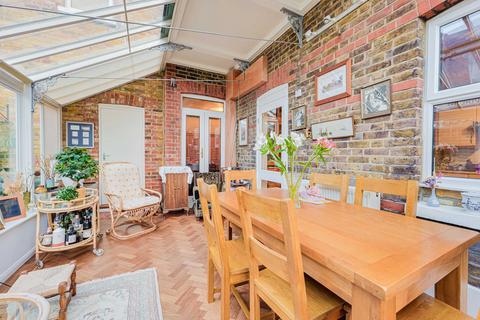 4 bedroom semi-detached house for sale, Station Road, Leigh-on-sea, SS9