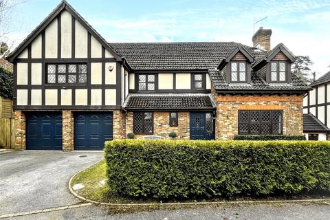 5 bedroom detached house for sale, Caerleon Close, Surrey GU26