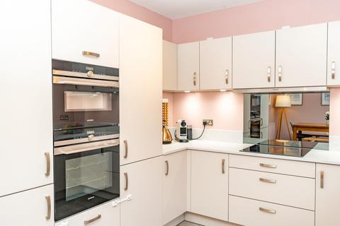 18 Fletcher Crescent, Edinburgh, EH6 6AS